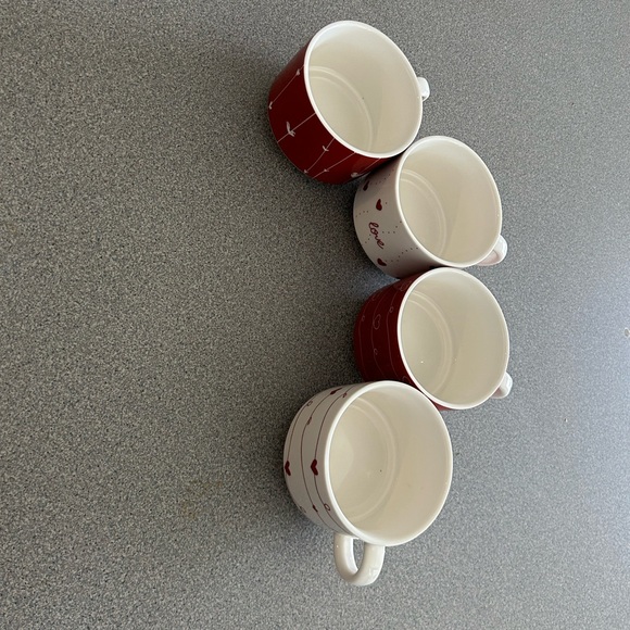 Pier 1 set of 4 stacking ❤️red & white heart ❤️design mugs with holder. - Picture 5 of 8